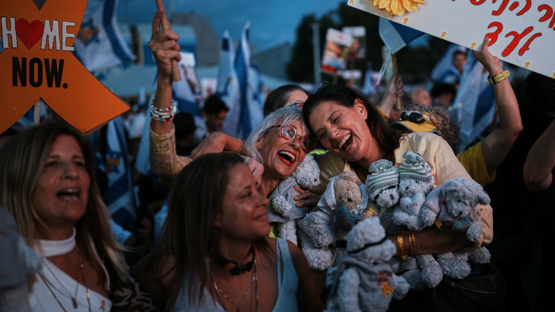 Nahostkonflikt - Israelis warten auf die Rückkehr der Geiseln