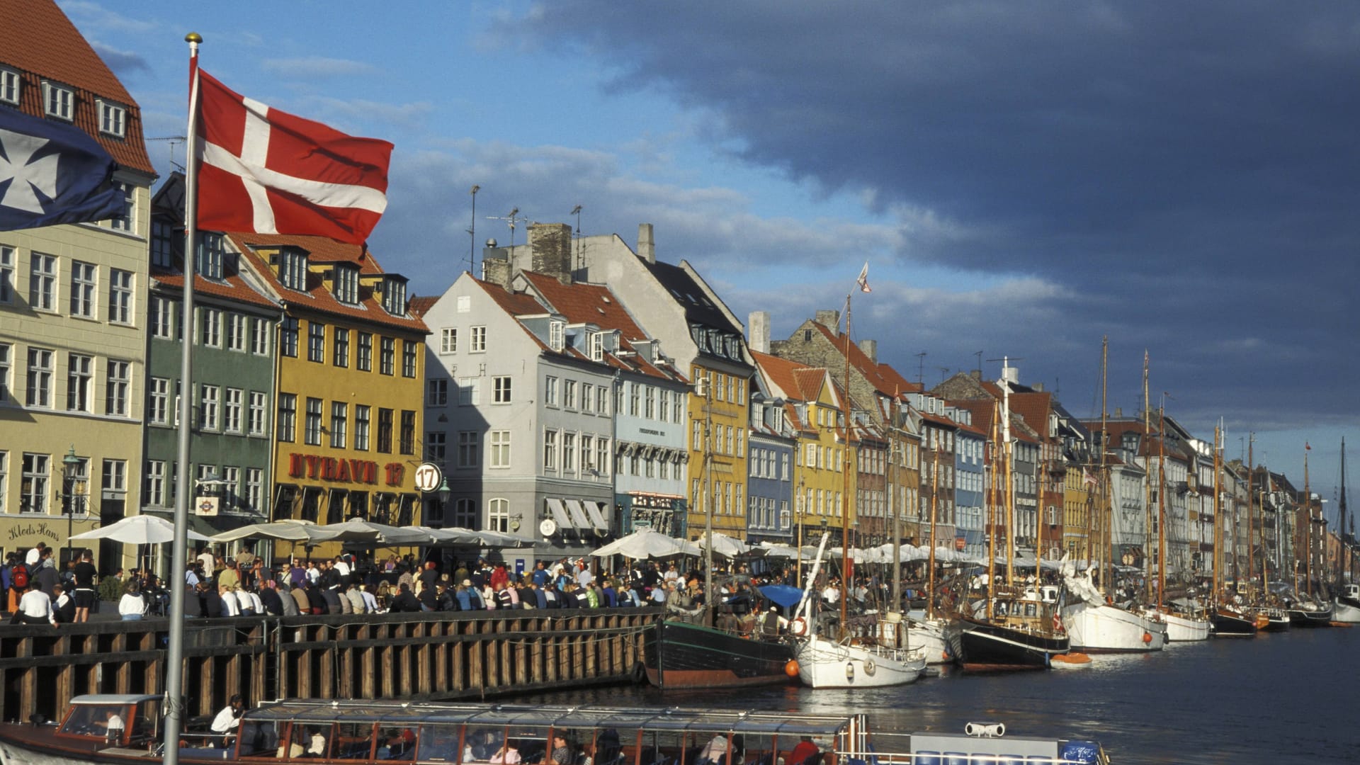 Blick auf den zentralen Hafen von Kopenhagen (Symbolbild): Ab Mai kann man um 13 Uhr in Dresden in den Zug steigen und ist noch am selben Tag in der dänischen Hauptstadt. Blick auf den zentralen Hafen von Kopenhagen (Symbolbild): Ab Mai kann man um 13 Uhr in Dresden in den Zug steigen und ist noch am selben Tag in der dänischen Hauptstadt.