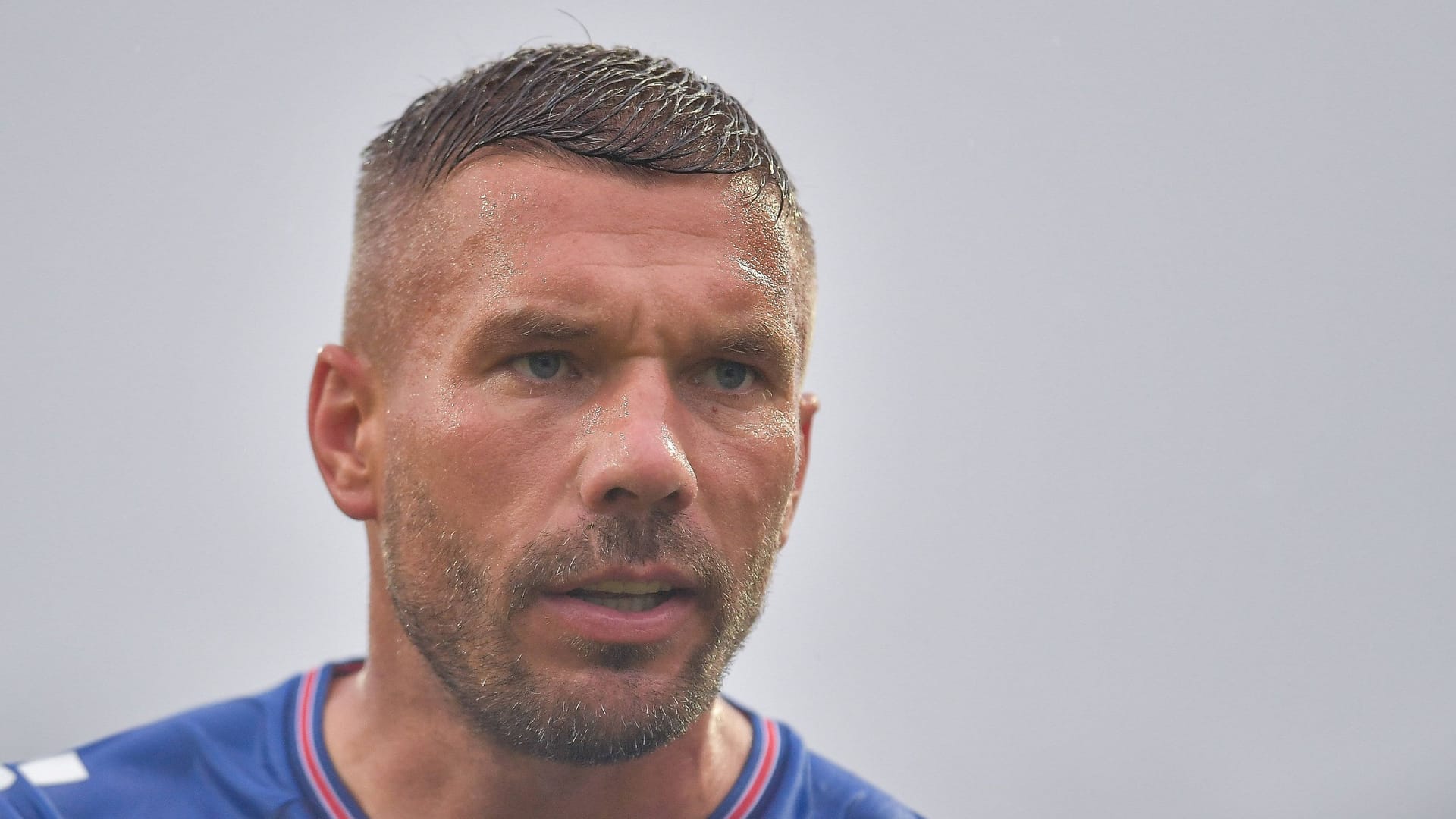Lukas Podolski bei einem Fußballspiel in Polen (Archivfoto): Er hat sich am Freitag von seiner Hündin Holly auf Instagram verabschiedet.