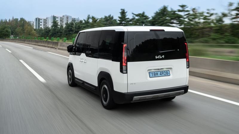 Rasende Kiste? Eher nein, aber so ein Gefährt ist freilich kein Rennwagen – schon allein wegen des hohen cw-Wertes.