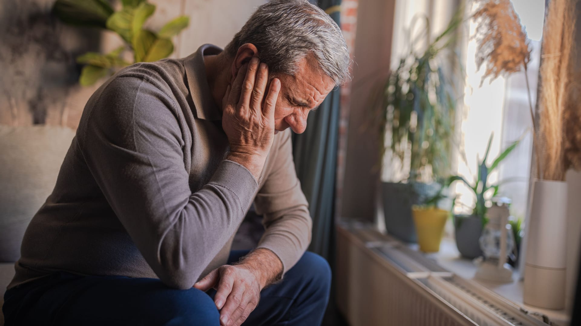 Mann mit Schmerzen Mann mit Schmerzen