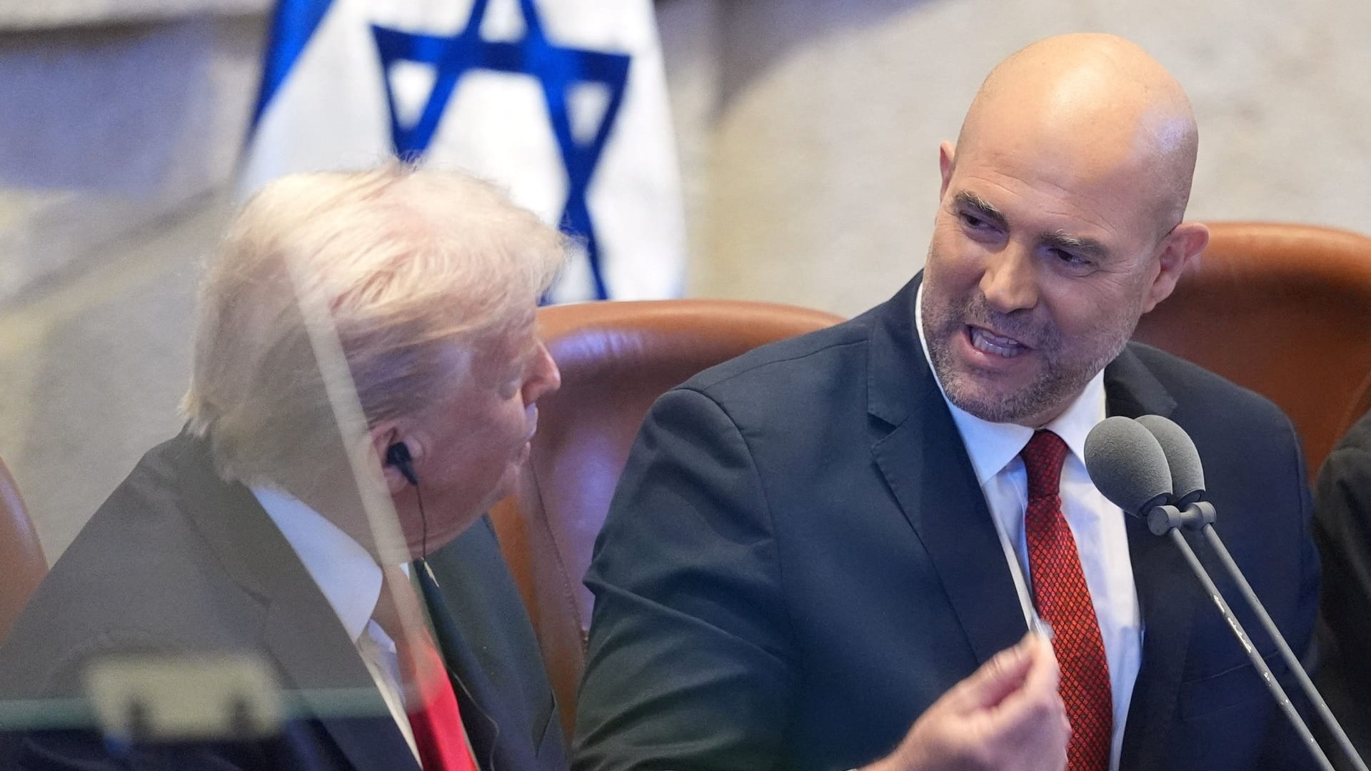 Knesset-Sprecher Amir Ohana mit Donald Trump: Vergleiche mit biblischem Ausmaß. Knesset-Sprecher Amir Ohana mit Donald Trump: Vergleiche mit biblischem Ausmaß.