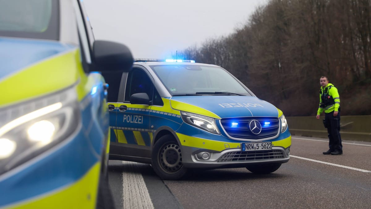 Sperrung der Autobahn A4: Polizei findet nach Unfall möglichen Sprengstoff