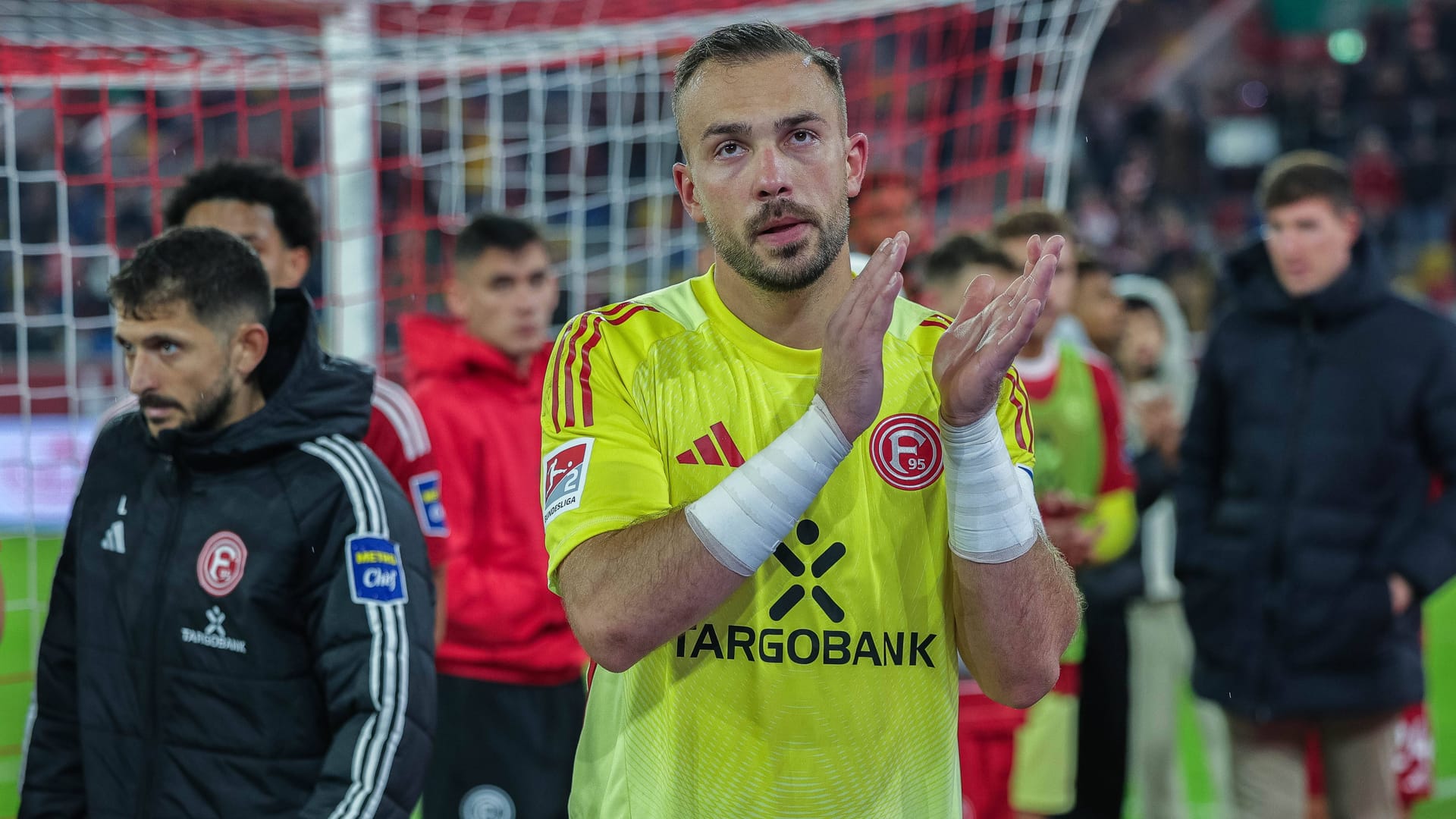 Ein frustrierter Florian Kastenmeier nach der Niederlage gegen Nürnberg: "Es kotzt mich an", sagte er nach dem Spiel. Ein frustrierter Florian Kastenmeier nach der Niederlage gegen Nürnberg: "Es kotzt mich an", sagte er nach dem Spiel.