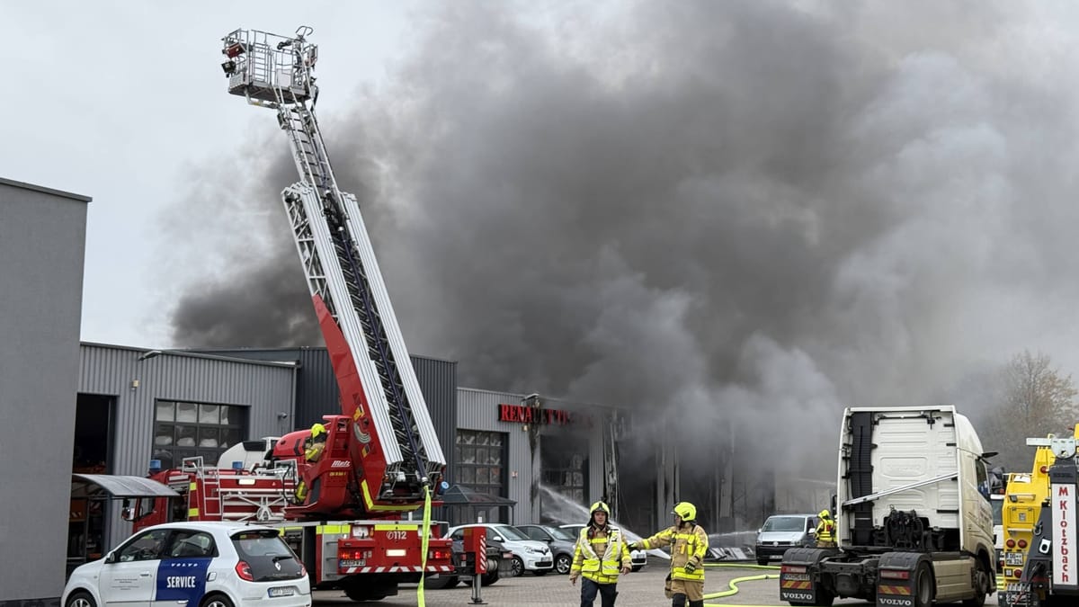 Castrop-Rauxel: Großbrand an Tankstelle – wohl Verletzte