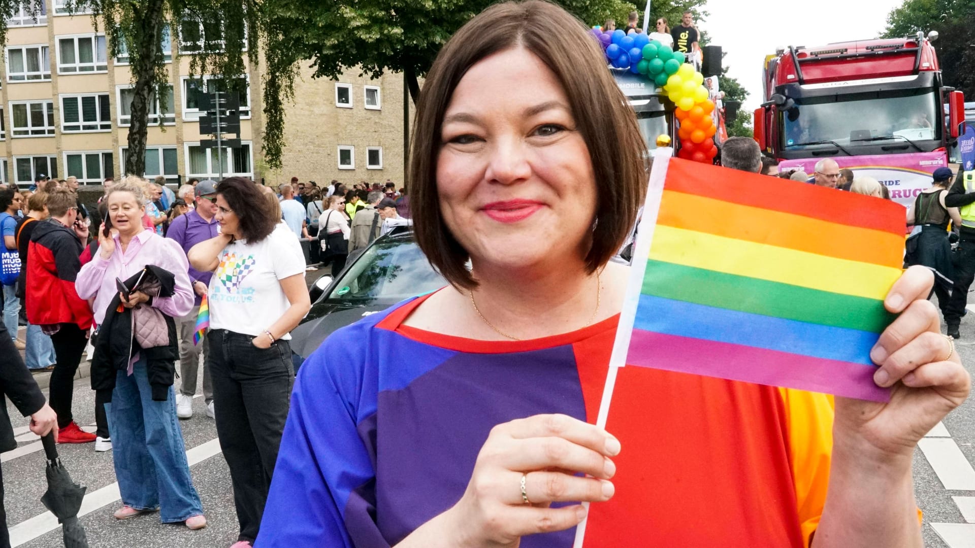 Katharina Fegebank auf dem Hamburger CSD (Archivbild): Die Zweite Bürgermeisterin der Hansestadt versucht sich am 5. November auf der Theaterbühne. Katharina Fegebank auf dem Hamburger CSD (Archivbild): Die Zweite Bürgermeisterin der Hansestadt versucht sich am 5. November auf der Theaterbühne.