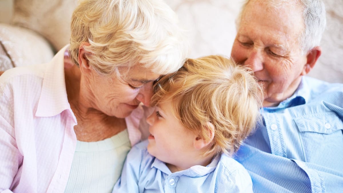 Sparen für die Enkelkinder: So sorgen Großeltern clever vor