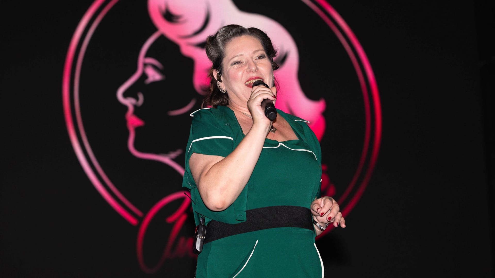 Anna R. bei einem Auftritt (Archivbild): Am 10. Oktober ist das letzte Soloalbum der verstorbenen Rosenstolz-Sängerin erschienen. Anna R. bei einem Auftritt (Archivbild): Am 10. Oktober ist das letzte Soloalbum der verstorbenen Rosenstolz-Sängerin erschienen.