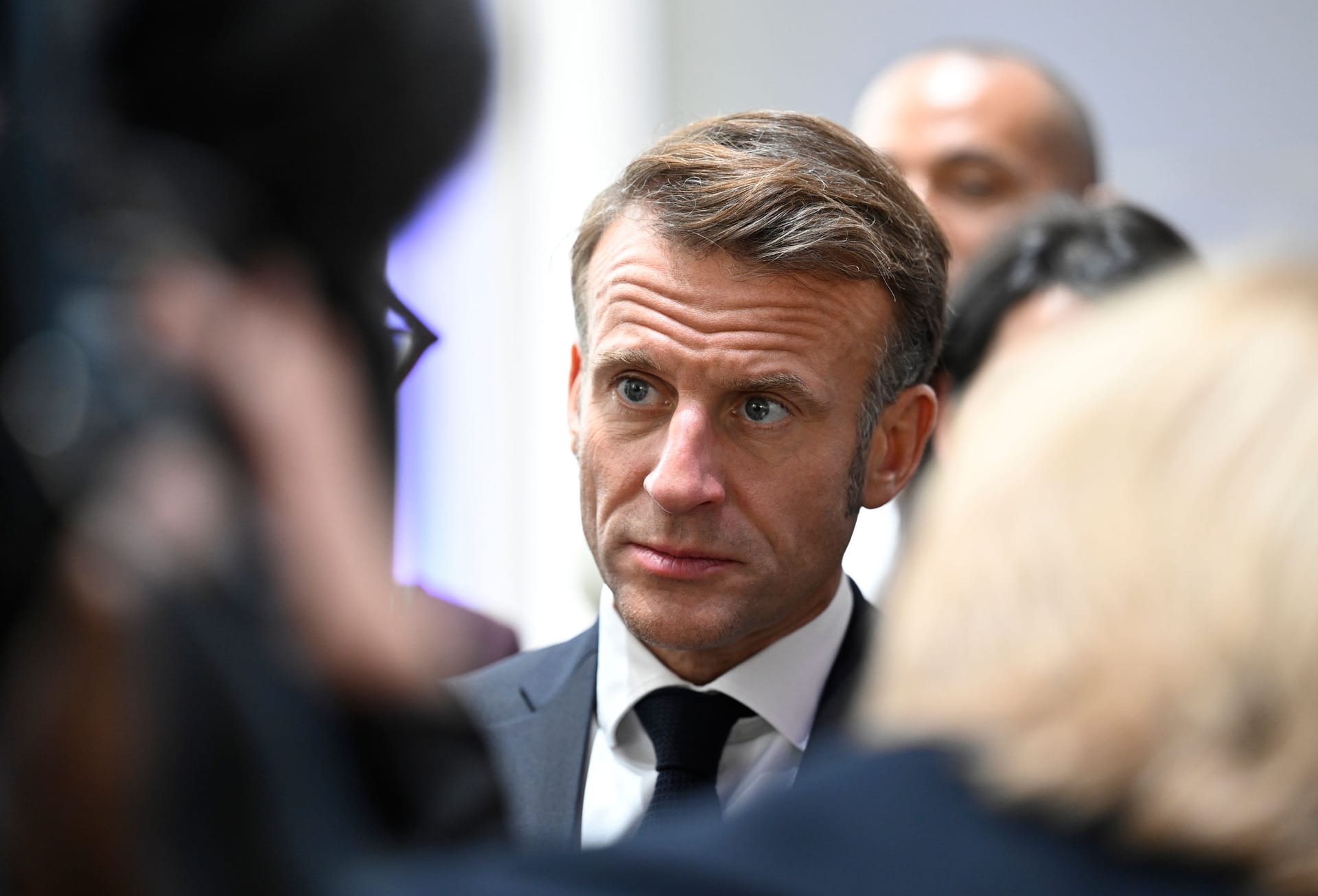Emmanuel Macron: Frankreichs Präsident muss die schlimmste politische Krise seines Landes seit Jahrzehnten meistern. Emmanuel Macron: Frankreichs Präsident muss die schlimmste politische Krise seines Landes seit Jahrzehnten meistern.