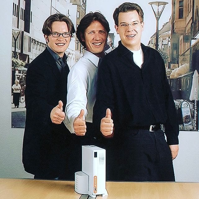 1994 gründete Thelen sein erstes Unternehmen, das eine Plattform zur Produktion von Multimedia-CD-ROM entwickelte. 1994 gründete Thelen sein erstes Unternehmen, das eine Plattform zur Produktion von Multimedia-CD-ROM entwickelte.