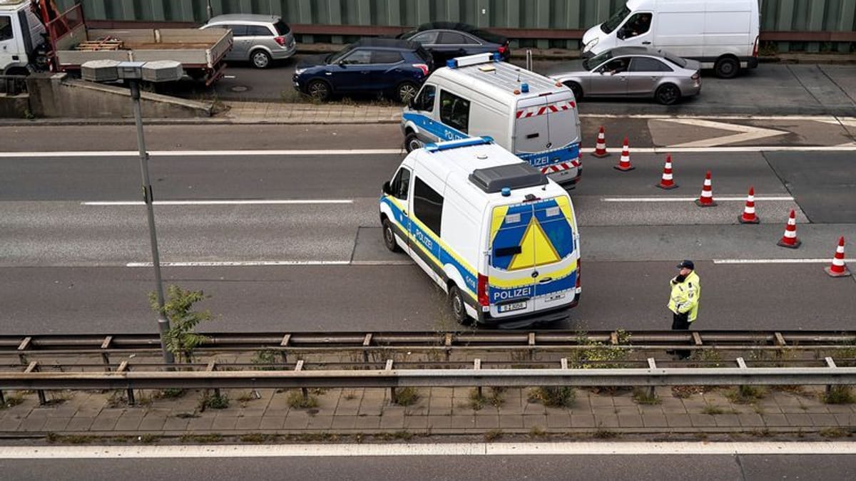 Berlin: Polizeieinsatz wegen Brandanschlags? A100 und A113 wieder frei