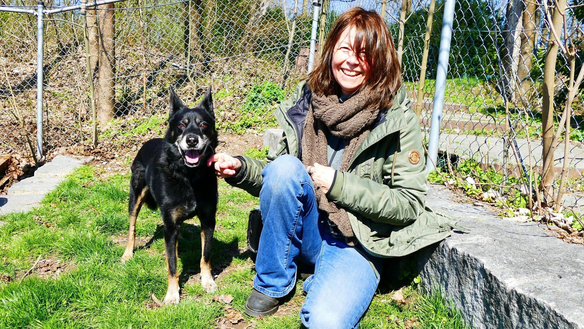 Turco und seine Gassigeherin: Für den Hund war Claudia seine größte Bezugsperson. Eine eigene Familie durfte er nie kennenlernen.