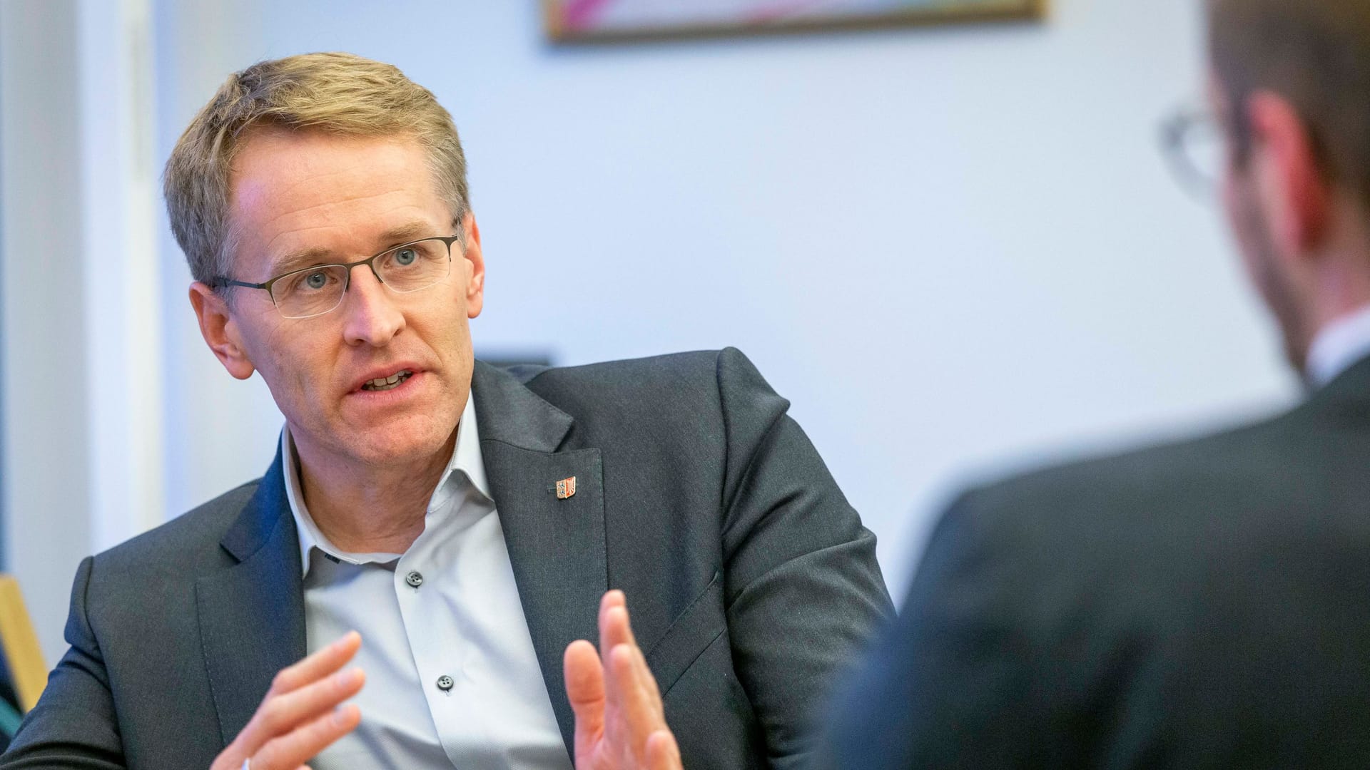 Daniel Günther (CDU): "Nicht so viel schnacken, sondern machen." Daniel Günther (CDU): "Nicht so viel schnacken, sondern machen."