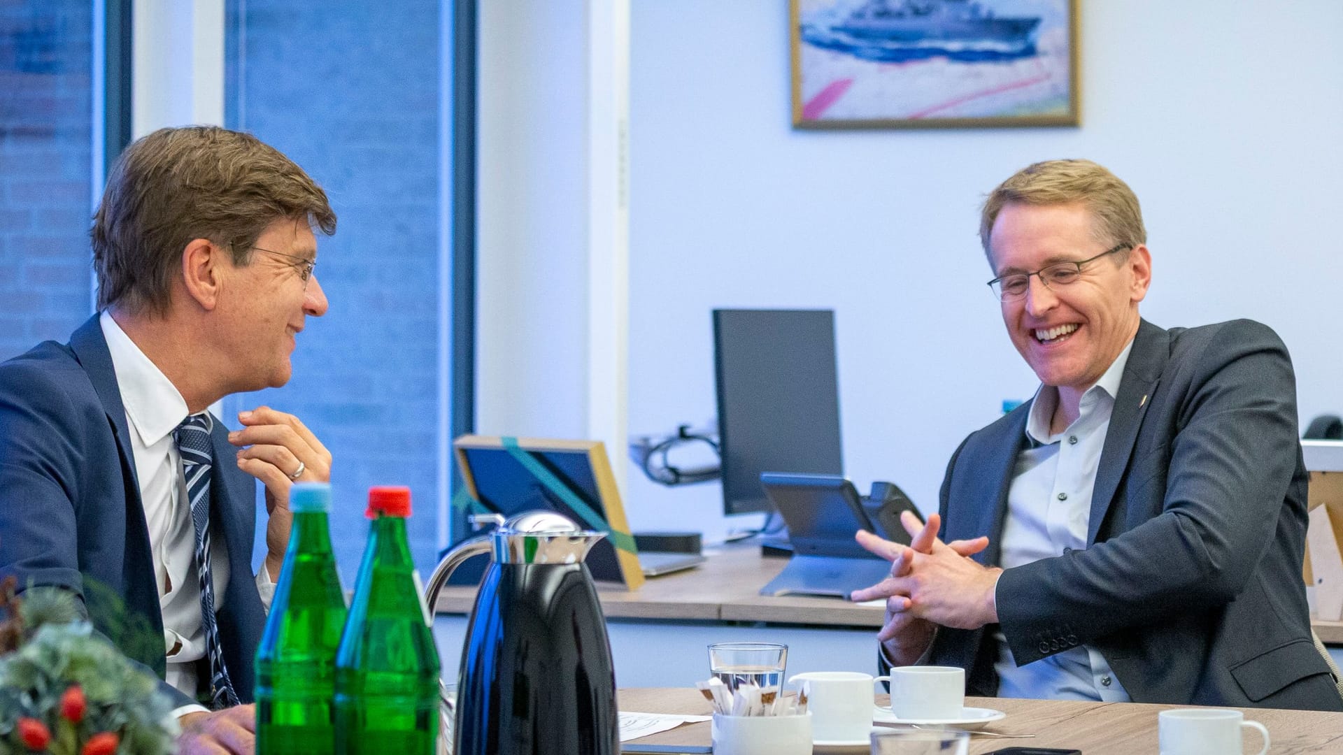 Daniel Günther (r.) und t-online-Politikchef Christoph Schwennicke. Daniel Günther (r.) und t-online-Politikchef Christoph Schwennicke.