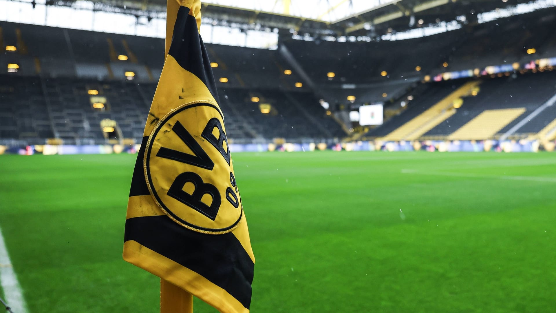 BVB-Eckfahne im Signal-Iduna-Park: Borussia Dortmund ist aktuell Tabellenzweiter der Bundesliga. BVB-Eckfahne im Signal-Iduna-Park: Borussia Dortmund ist aktuell Tabellenzweiter der Bundesliga.