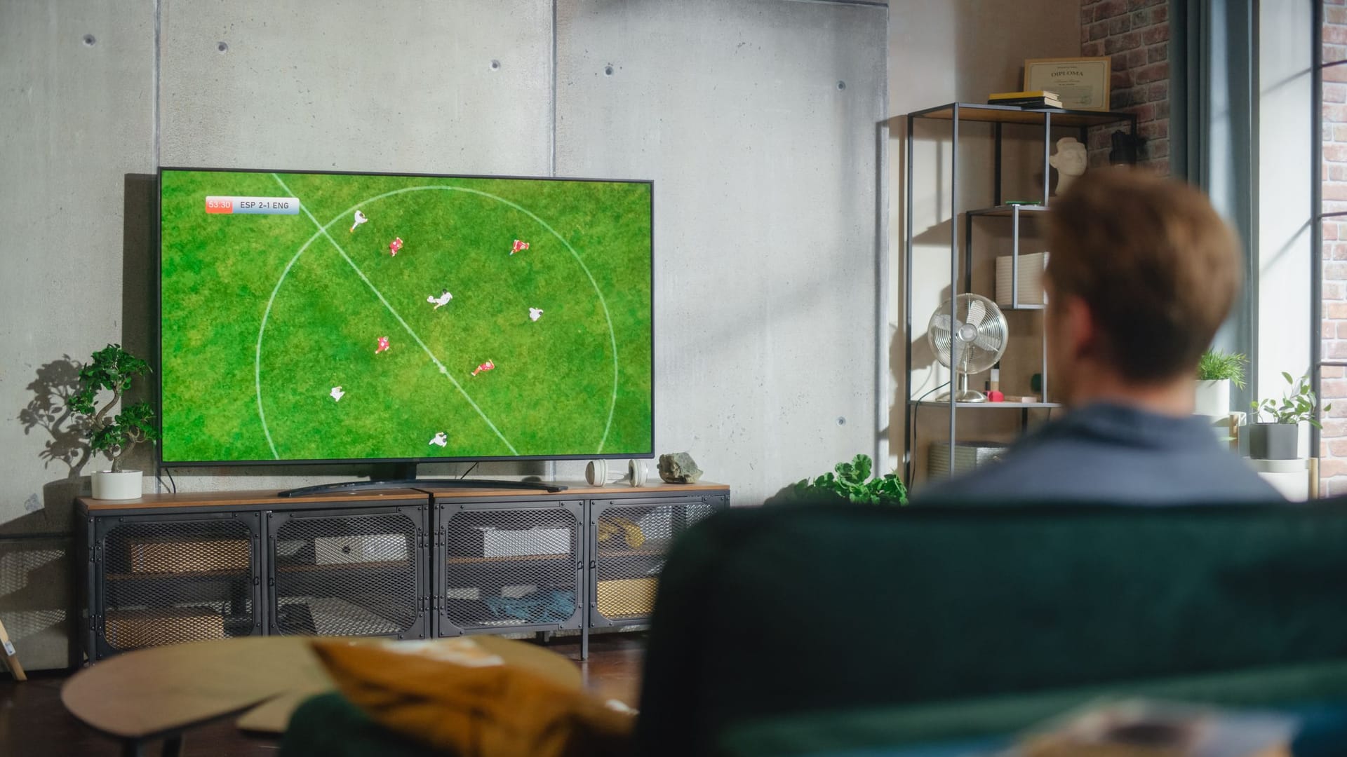 Sportfan: Einige Gastgeber wollen kein Spiel ihrer Lieblingsmannschaft verpassen.