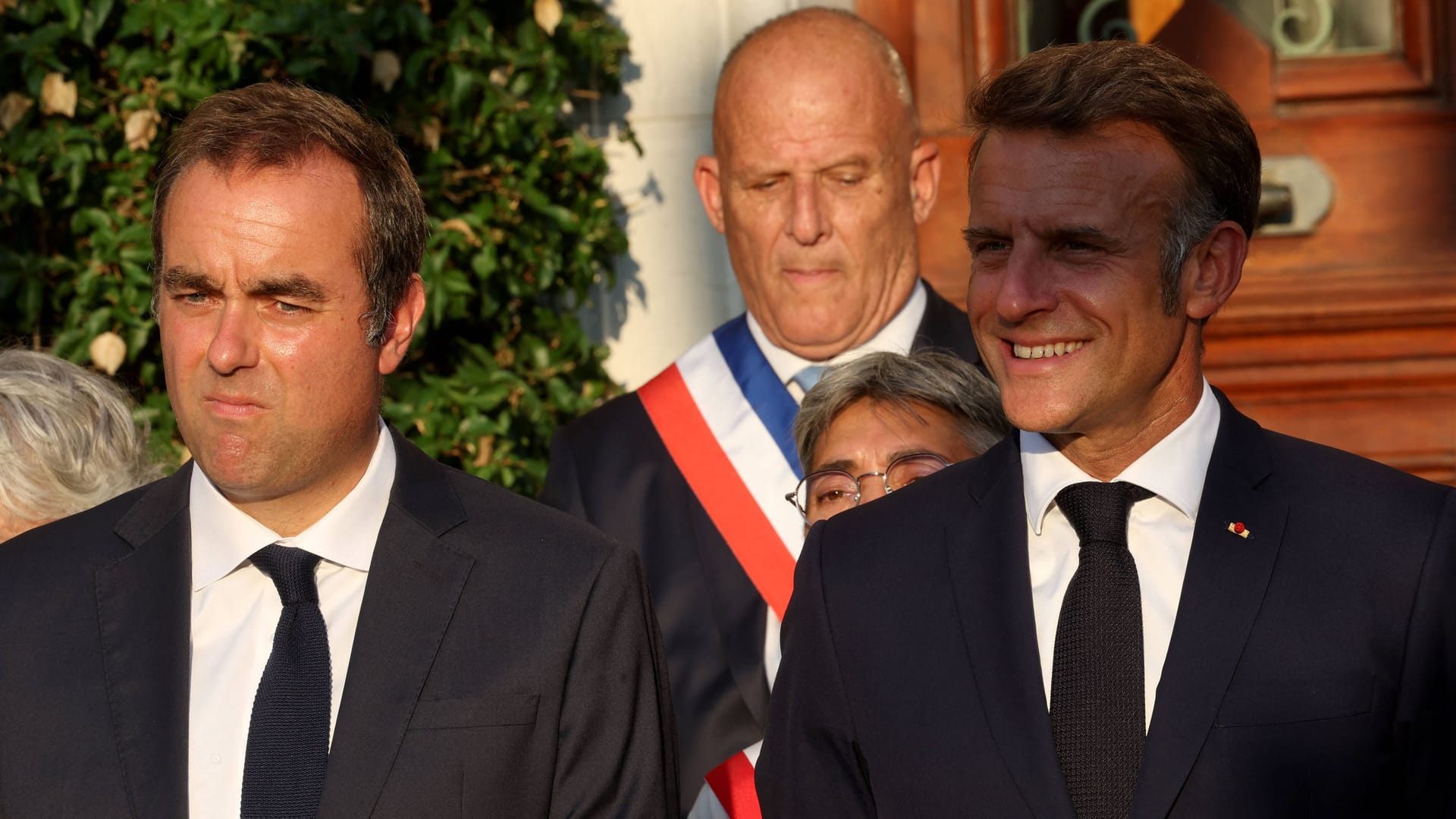 Frankreichs Ex-Premierminister Sébastien Lecornu (links) und Präsident Emmanuel Macron (rechts): Nur einen Monat nach seinem Amtsantritt hat Lecornu seinen Rücktritt eingereicht. Frankreichs Ex-Premierminister Sébastien Lecornu (links) und Präsident Emmanuel Macron (rechts): Nur einen Monat nach seinem Amtsantritt hat Lecornu seinen Rücktritt eingereicht.