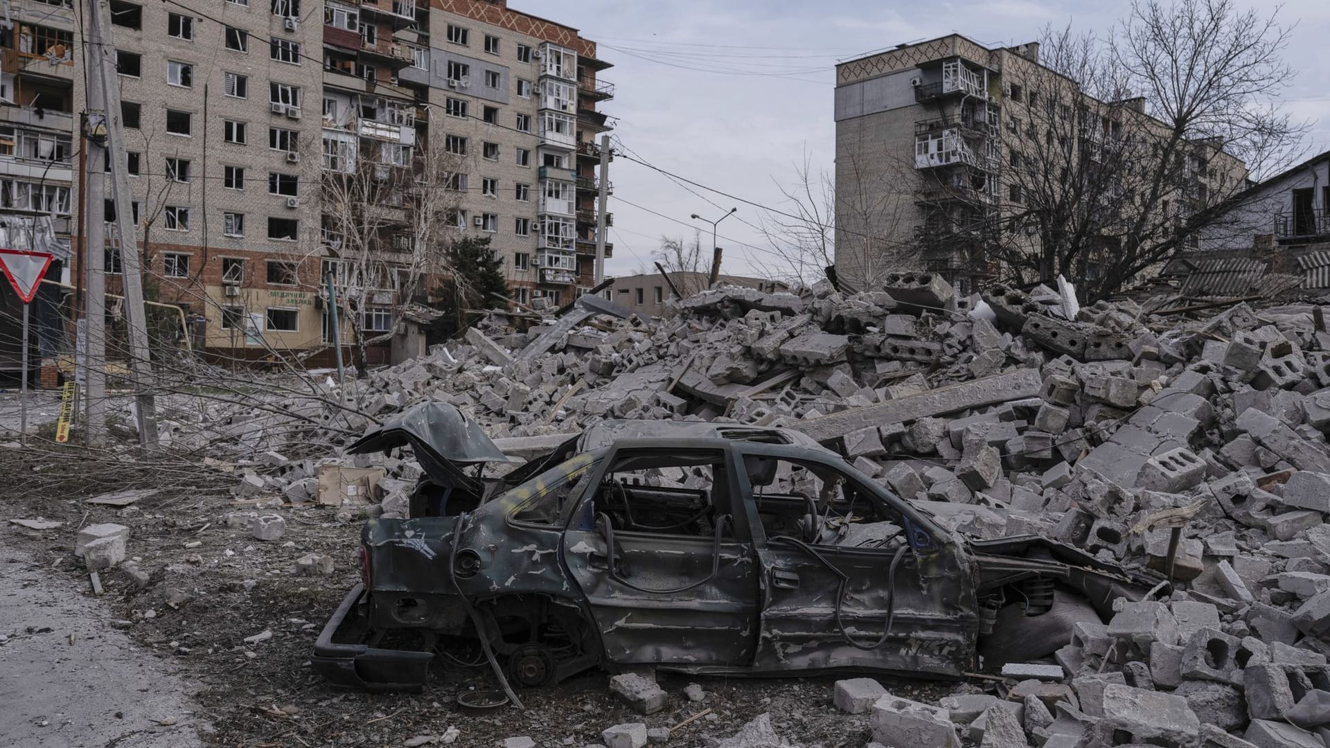 Dieses vom Pressedienst der 93. Selbständigen mechanisierten Brigade zur Verfügung gestellten Foto zeigt die Zerstörung in Pokrowsk in der Region Donezk. Dieses vom Pressedienst der 93. Selbständigen mechanisierten Brigade zur Verfügung gestellten Foto zeigt die Zerstörung in Pokrowsk in der Region Donezk.