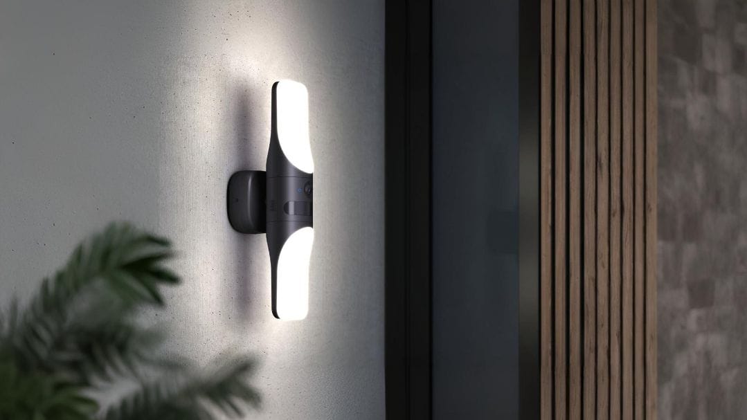 Die Außenleuchte S100 von Eufy ist smarte LED-Außenbeleuchtung und hochauflösende Überwachungskamera in Einem.
