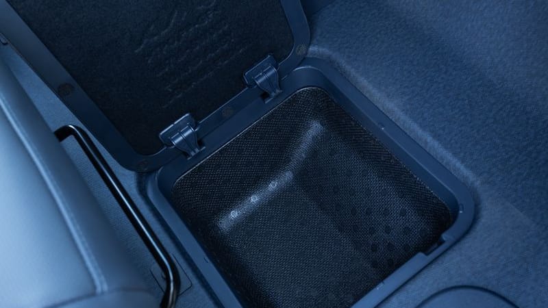 Klappe auf: Zahlreiche Ablagen im Innenraum sorgen für mehr Nutzwert.