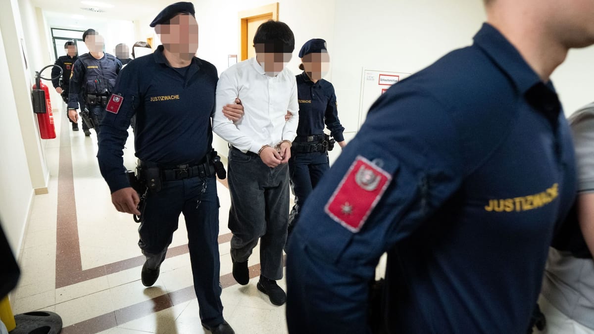 Lehrerin missbraucht und erpresst: Sechs Teenager verurteilt