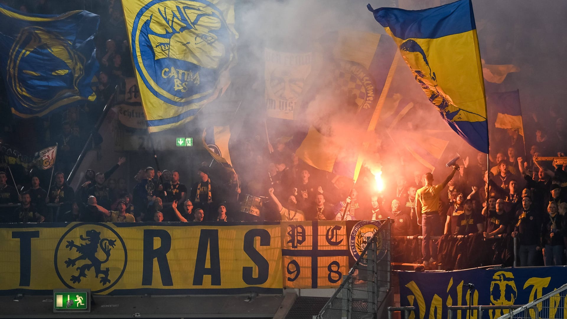 Fans von Eintracht Braunschweig (Symbolbild): Der Verein ergreift Maßnahmen.