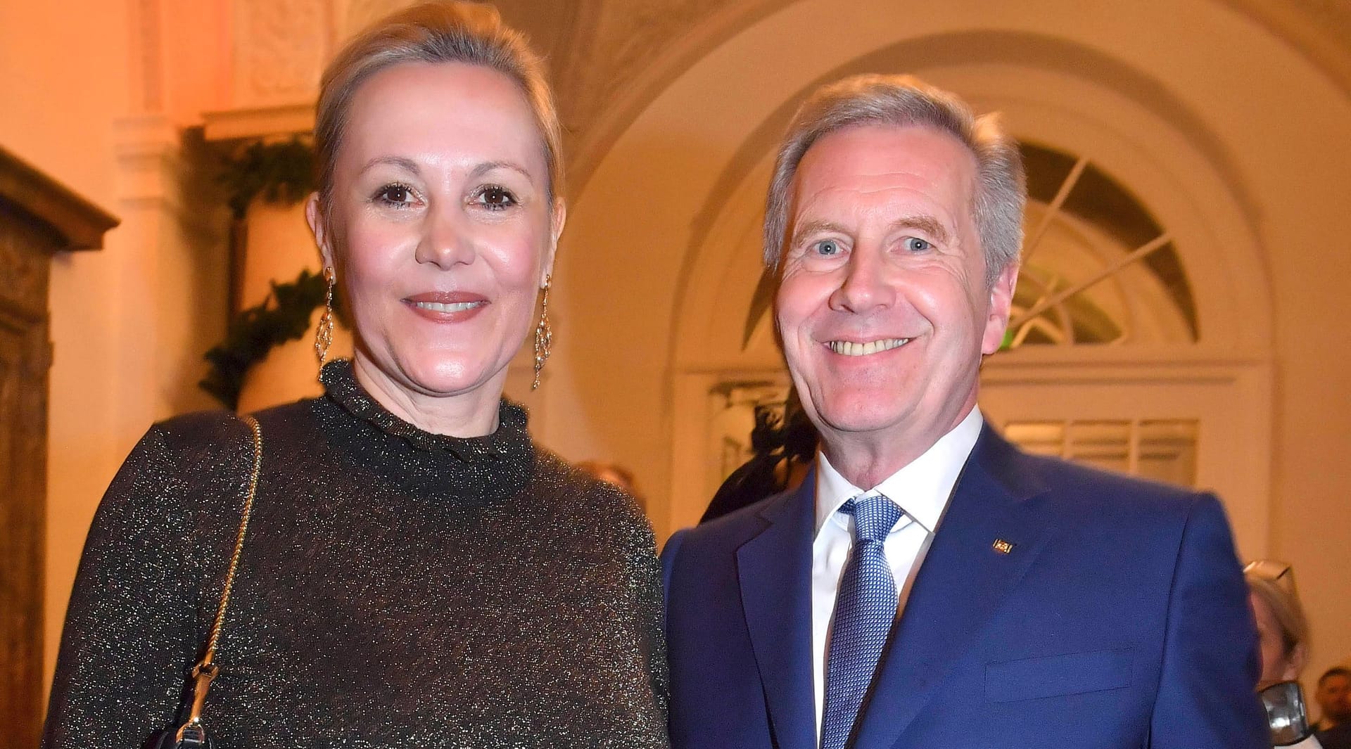 Bettina Wulff und Christian Wulff: Sie führten über Jahre eine On-Off-Beziehung. Bettina Wulff und Christian Wulff: Sie führten über Jahre eine On-Off-Beziehung.