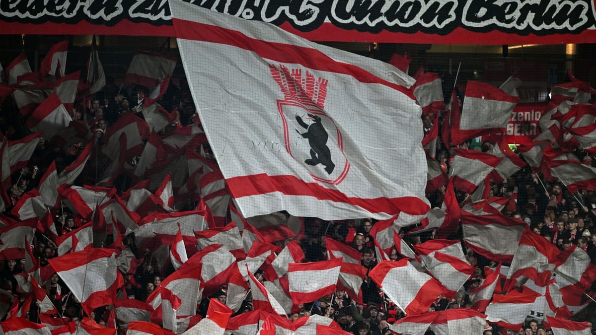 Navijači Union Berlina izključeni iz avtobusa zaradi rasističnih žalitev