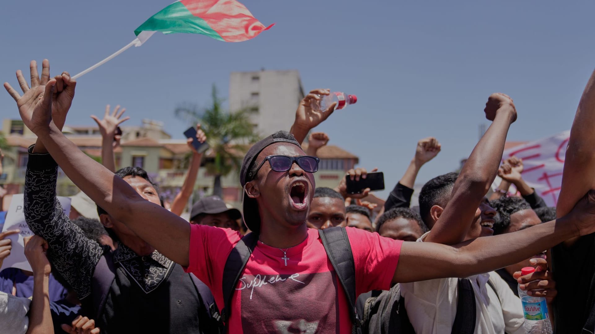 urn:newsml:dpa.com:20090101:251014-99-326079