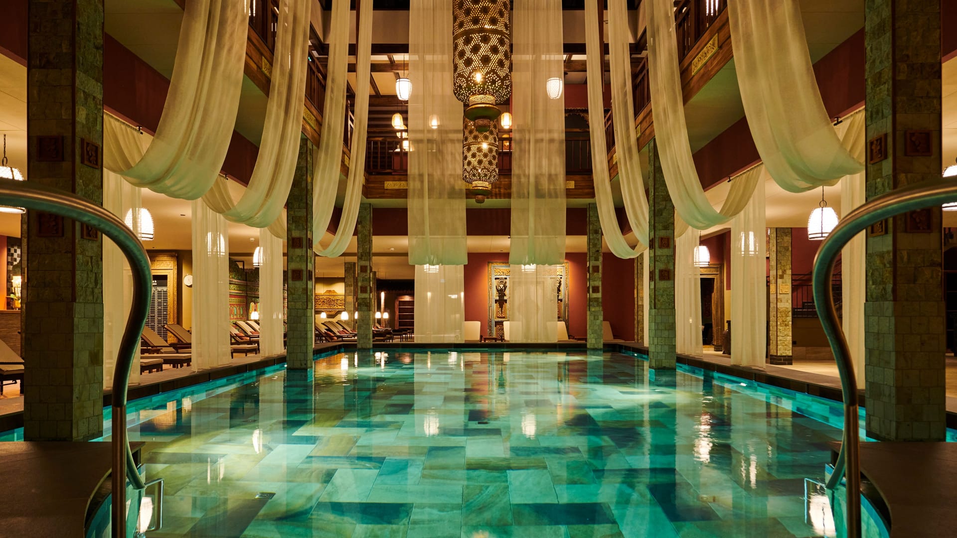 Der Innenpool im Vabali Spa in Hamburg. Der Innenpool im Vabali Spa in Hamburg.