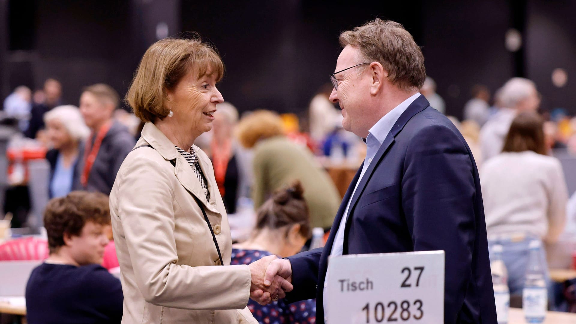 Kölns Oberbürgermeisterin Henriette Reker (parteilos) und ihr designierter Nachfolger Torsten Burmester (SPD) (Archivfoto): Er übernimmt ihren Platz im Rathaus. Kölns Oberbürgermeisterin Henriette Reker (parteilos) und ihr designierter Nachfolger Torsten Burmester (SPD) (Archivfoto): Er übernimmt ihren Platz im Rathaus.