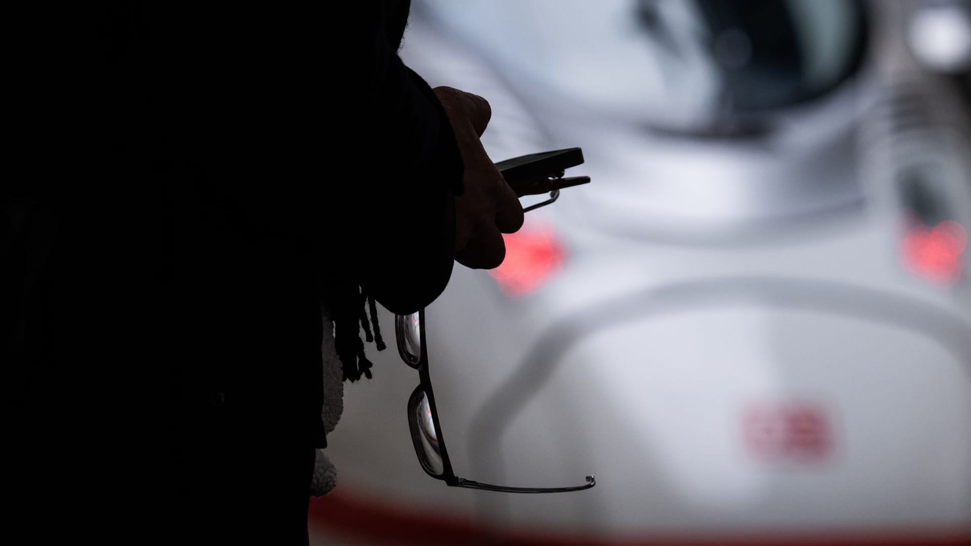 Verspätungen wegen Schäden an der Oberleitung Verspätungen wegen Schäden an der Oberleitung