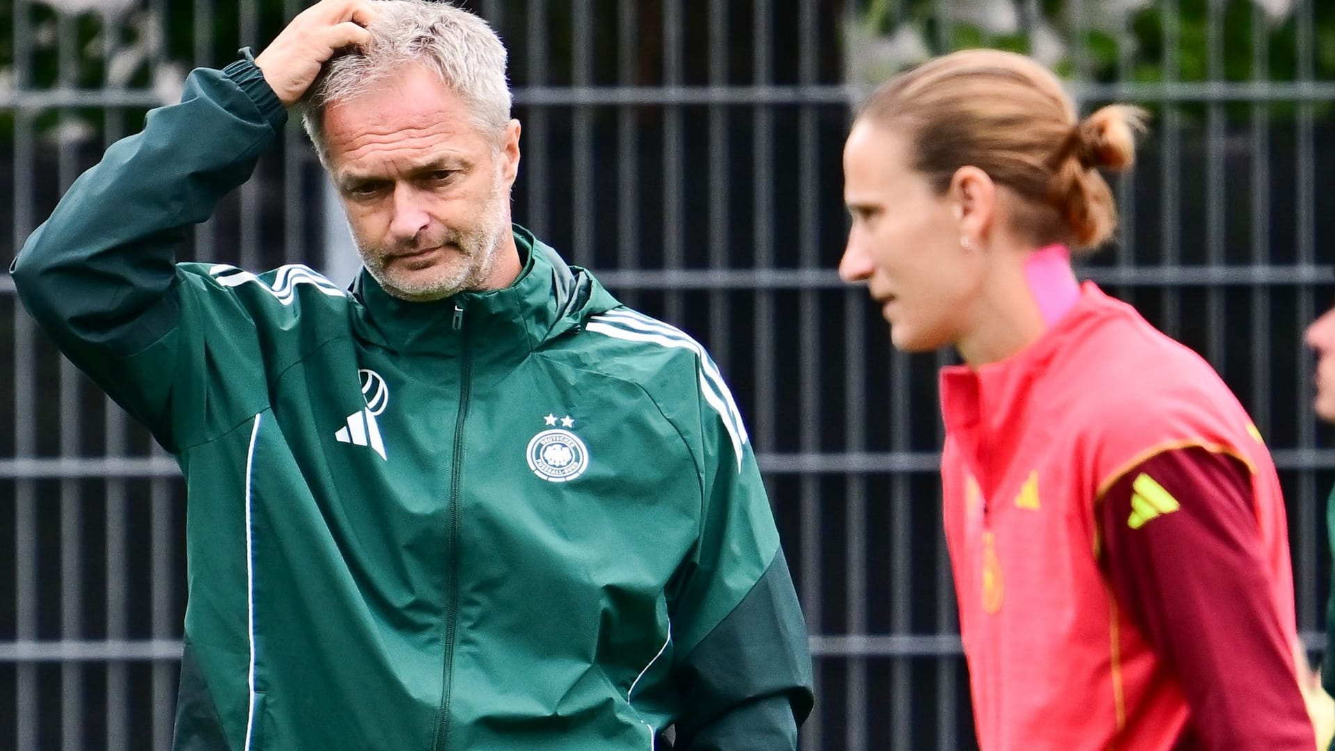 Bundestrainer Christian Wück und Torhüterin Ann-Katrin Berger Bundestrainer Christian Wück und Torhüterin Ann-Katrin Berger