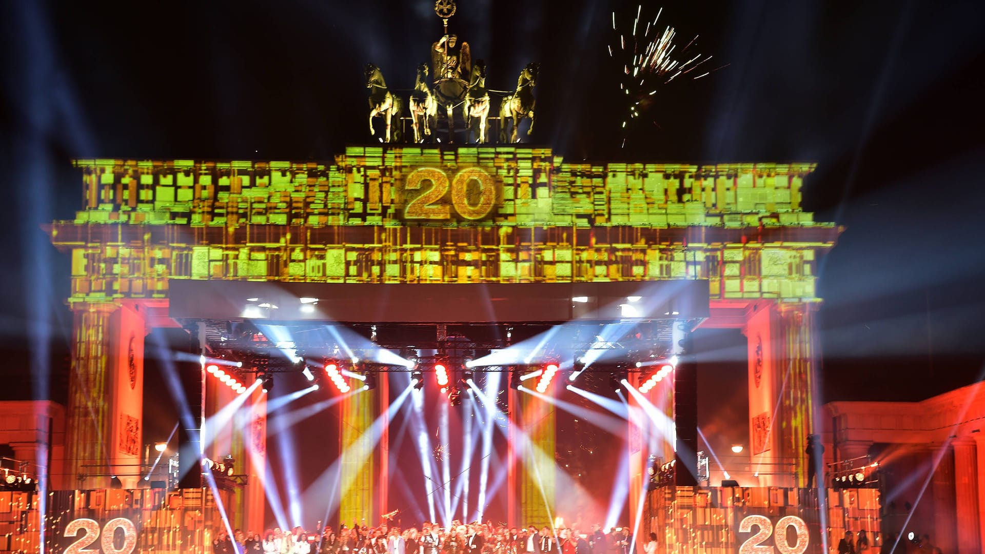 Silvesterfeier am Brandenburger Tor (Archivbild): Eine Party wie in den Jahren zuvor wird es dieses Mal nicht geben. Silvesterfeier am Brandenburger Tor (Archivbild): Eine Party wie in den Jahren zuvor wird es dieses Mal nicht geben.