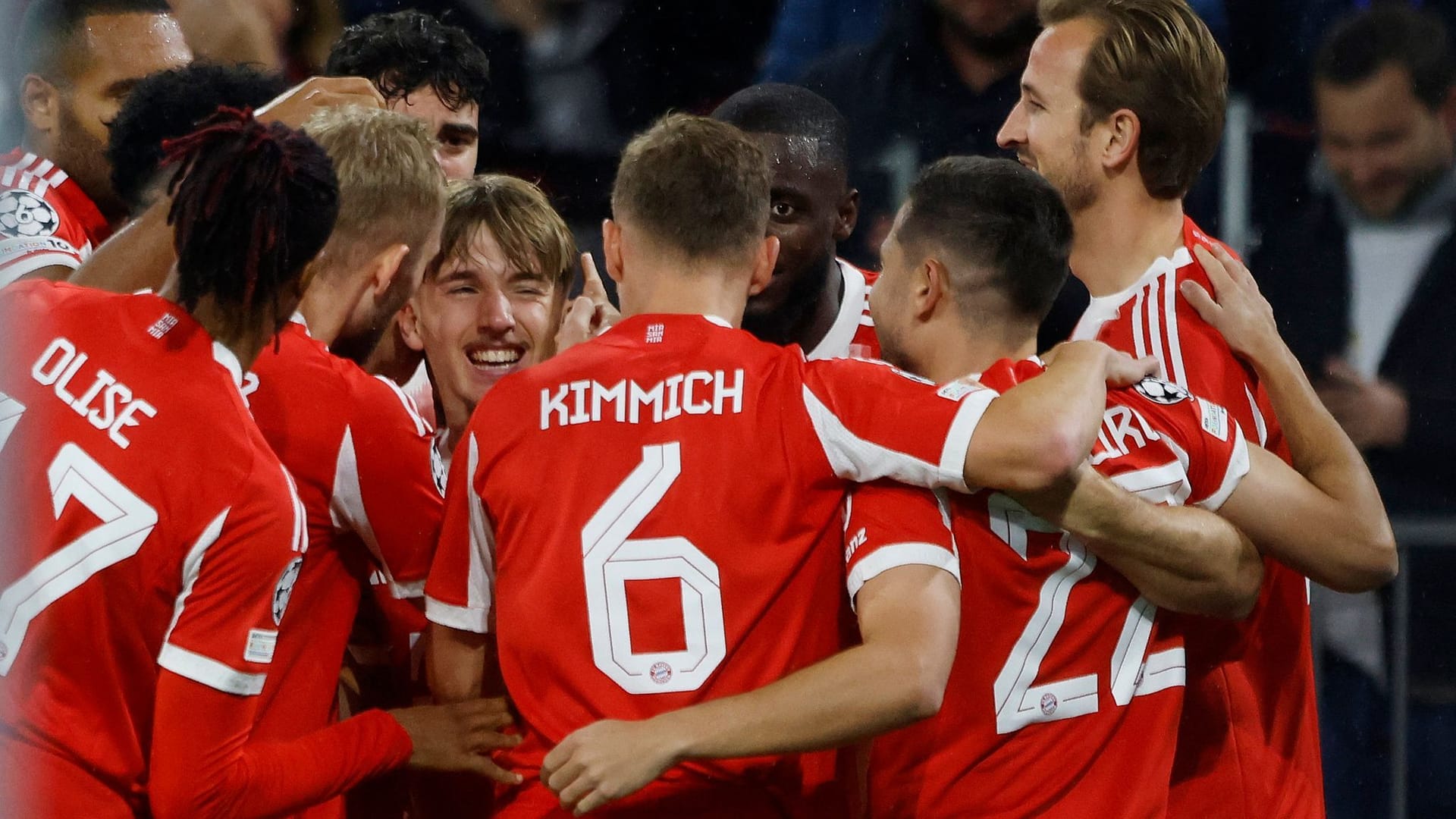 Der FC Bayern schlägt den FC Brügge in der Champions League mit 4:0. Der deutsche Rekordmeister gewinnt damit auch sein zwölftes Pflichtspiel in dieser Saison. Ein Jungstar schreibt dabei Geschichte und verdient sich die Bestnote. Die Einzelkritik. Der FC Bayern schlägt den FC Brügge in der Champions League mit 4:0. Der deutsche Rekordmeister gewinnt damit auch sein zwölftes Pflichtspiel in dieser Saison. Ein Jungstar schreibt dabei Geschichte und verdient sich die Bestnote. Die Einzelkritik.