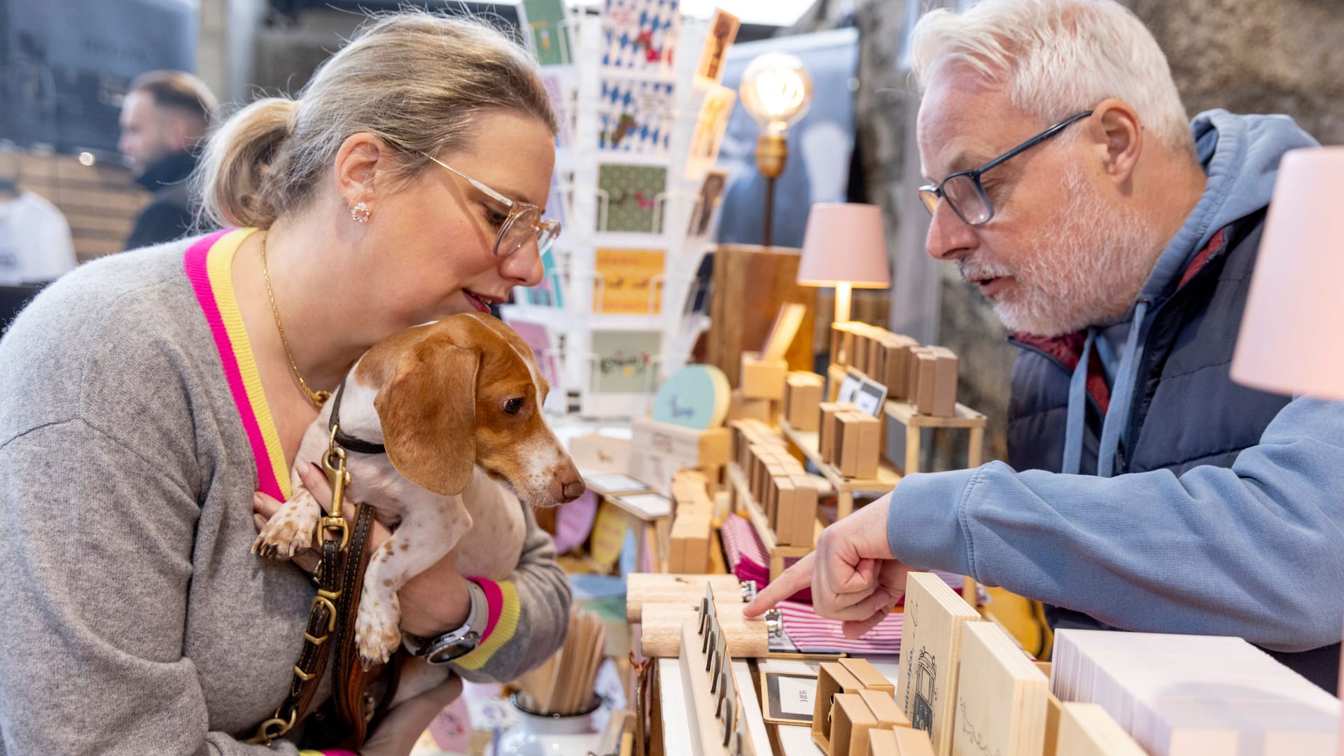 Ob Leinen, Leckerlis oder Workshops: Für Besucher und ihre vierbeinigen Freunde ist in der "DogWorld" eine Menge geboten.