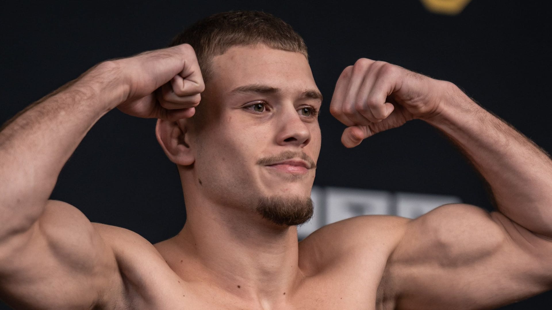 Altin Zenuni beim Wiegen am Freitag vor dem Showdown in Köln: Hier will er seinen zweiten Profi-Sieg feiern. Altin Zenuni beim Wiegen am Freitag vor dem Showdown in Köln: Hier will er seinen zweiten Profi-Sieg feiern.