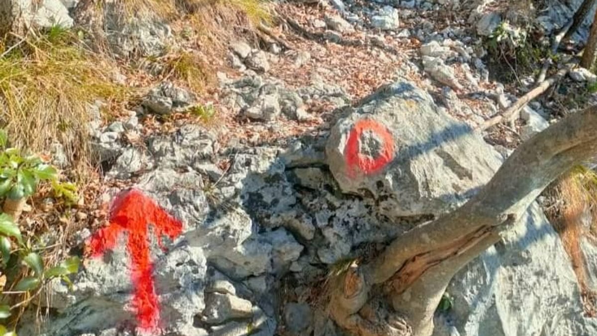 Gardasee in Italien: Pfeile am Monte Pizzocolo bringen Urlauber in Gefahr