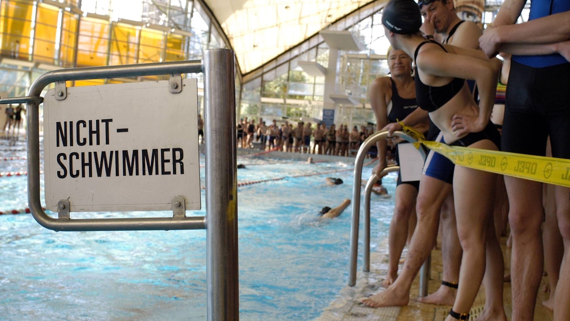 Einmal alles ausprobieren in der Olympia-Schwimmhalle (Archivbild). Beim Wassersportfestival gibt es den ganzen Tag lang Angebote. Einmal alles ausprobieren in der Olympia-Schwimmhalle (Archivbild). Beim Wassersportfestival gibt es den ganzen Tag lang Angebote.