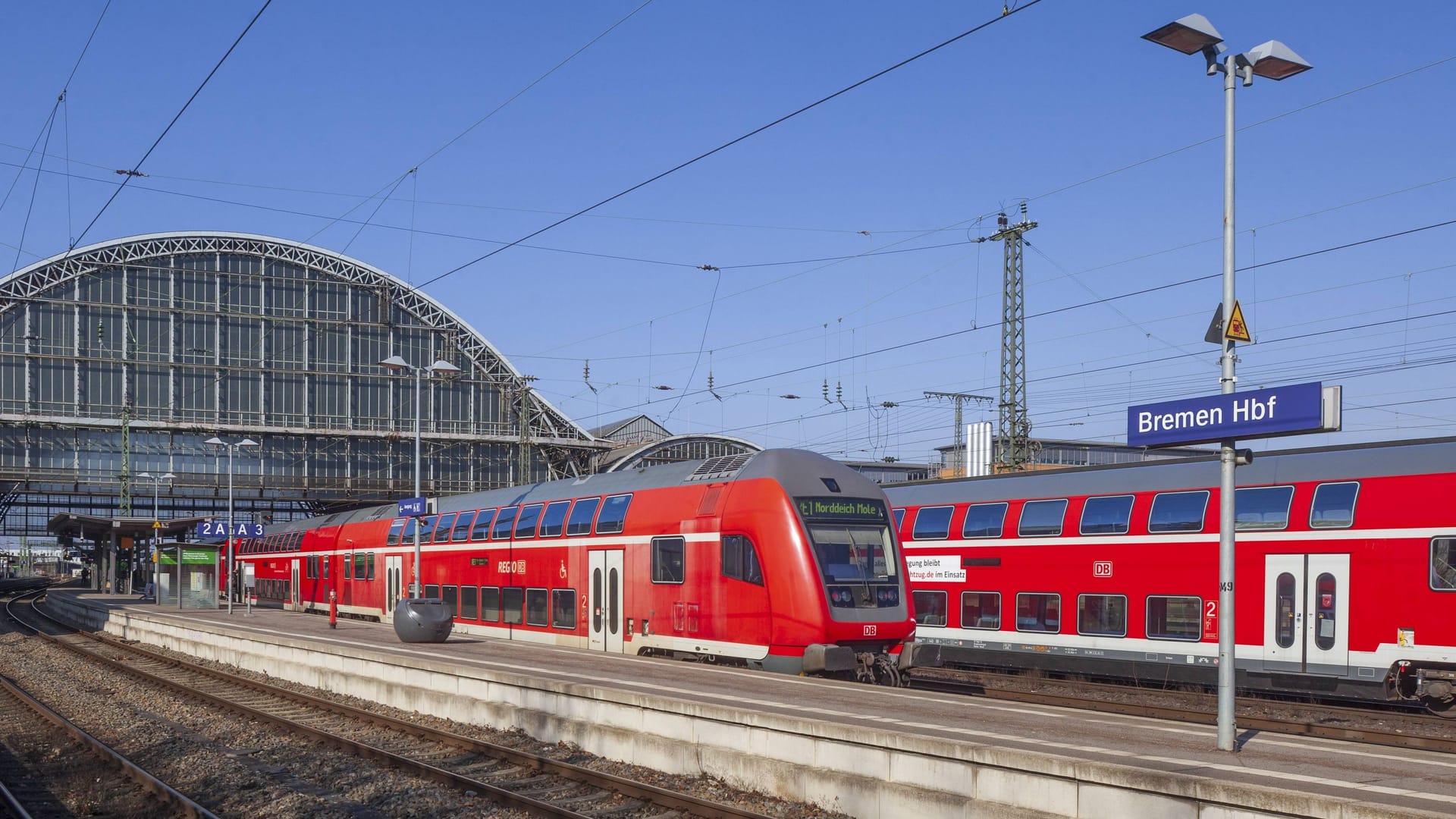 Regionalzüge am Bremer Hauptbahnhof (Symbolfoto): In der Nacht stand der Zugverkehr still.