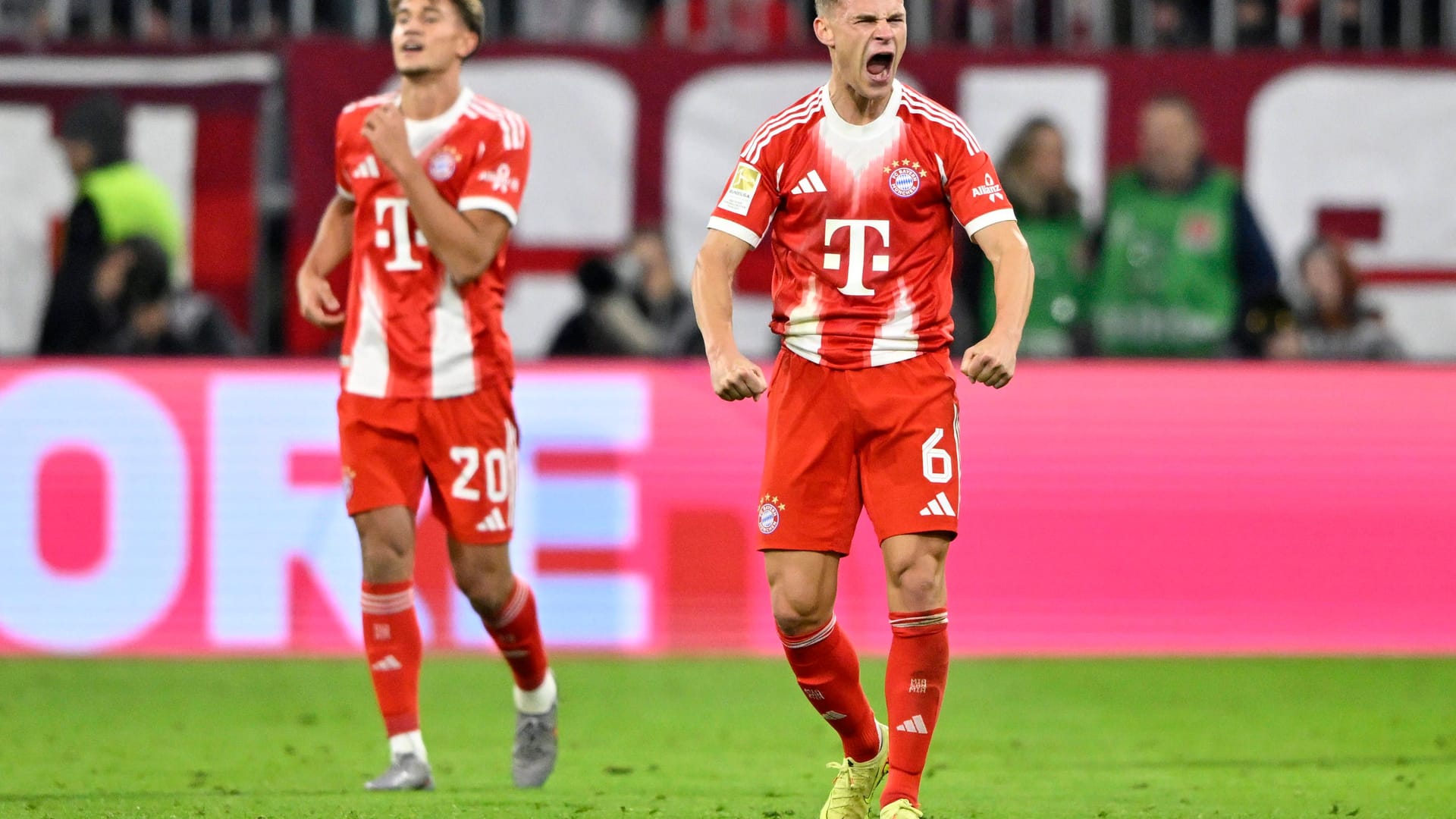 Der FC Bayern gewinnt auch das Topspiel gegen Borussia Dortmund mit 2:1 und feiert damit den elften Sieg im elften Pflichtspiel. Viele Bayern-Stars verdienen sich dabei gute Noten. Einer bekommt aber auch eine Vier. Die Einzelkritik. Der FC Bayern gewinnt auch das Topspiel gegen Borussia Dortmund mit 2:1 und feiert damit den elften Sieg im elften Pflichtspiel. Viele Bayern-Stars verdienen sich dabei gute Noten. Einer bekommt aber auch eine Vier. Die Einzelkritik.