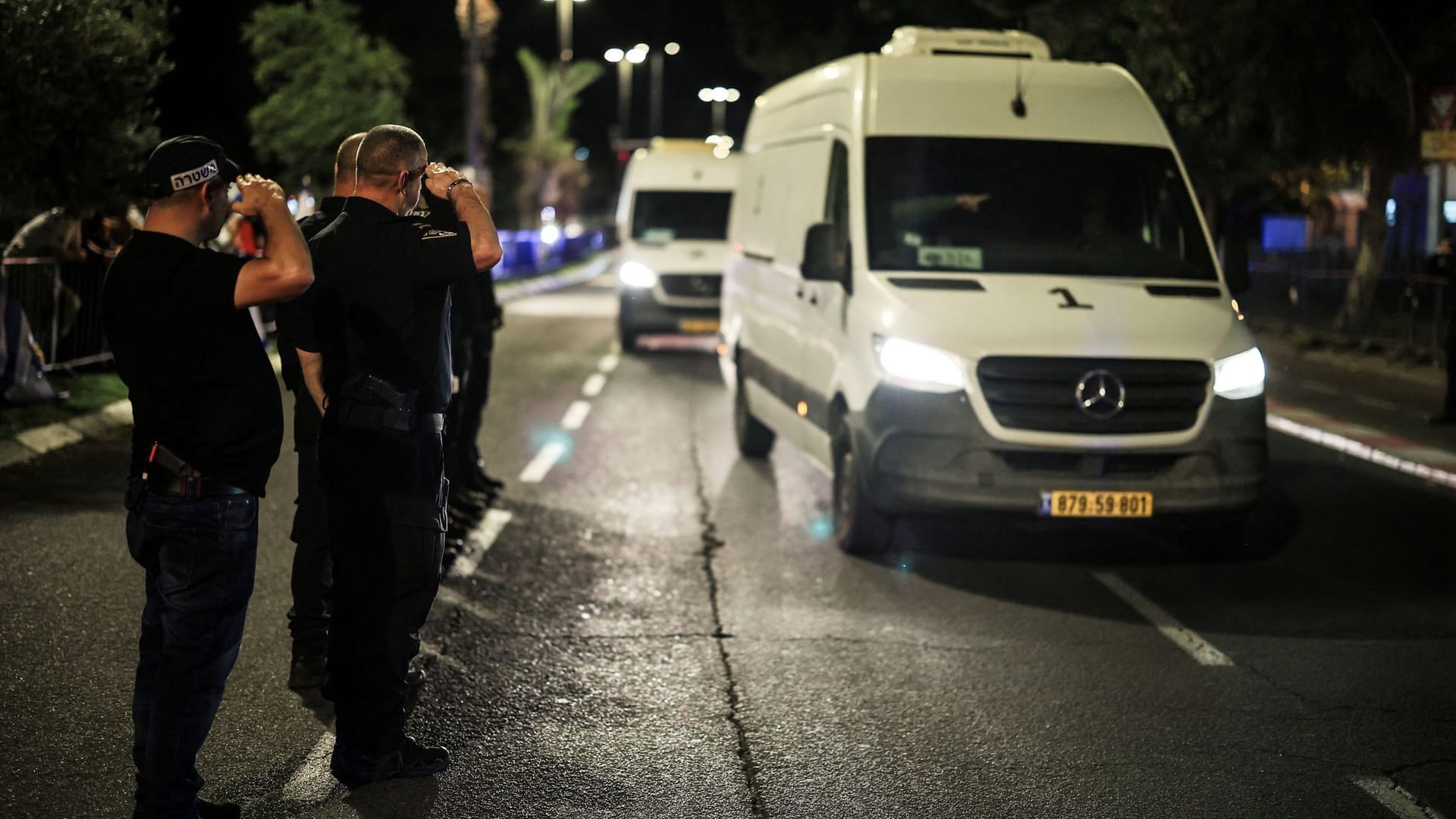 Nur vier der insgesamt 28 toten Geiseln sind von den Hamas-Terroristen bislang übergeben worden.