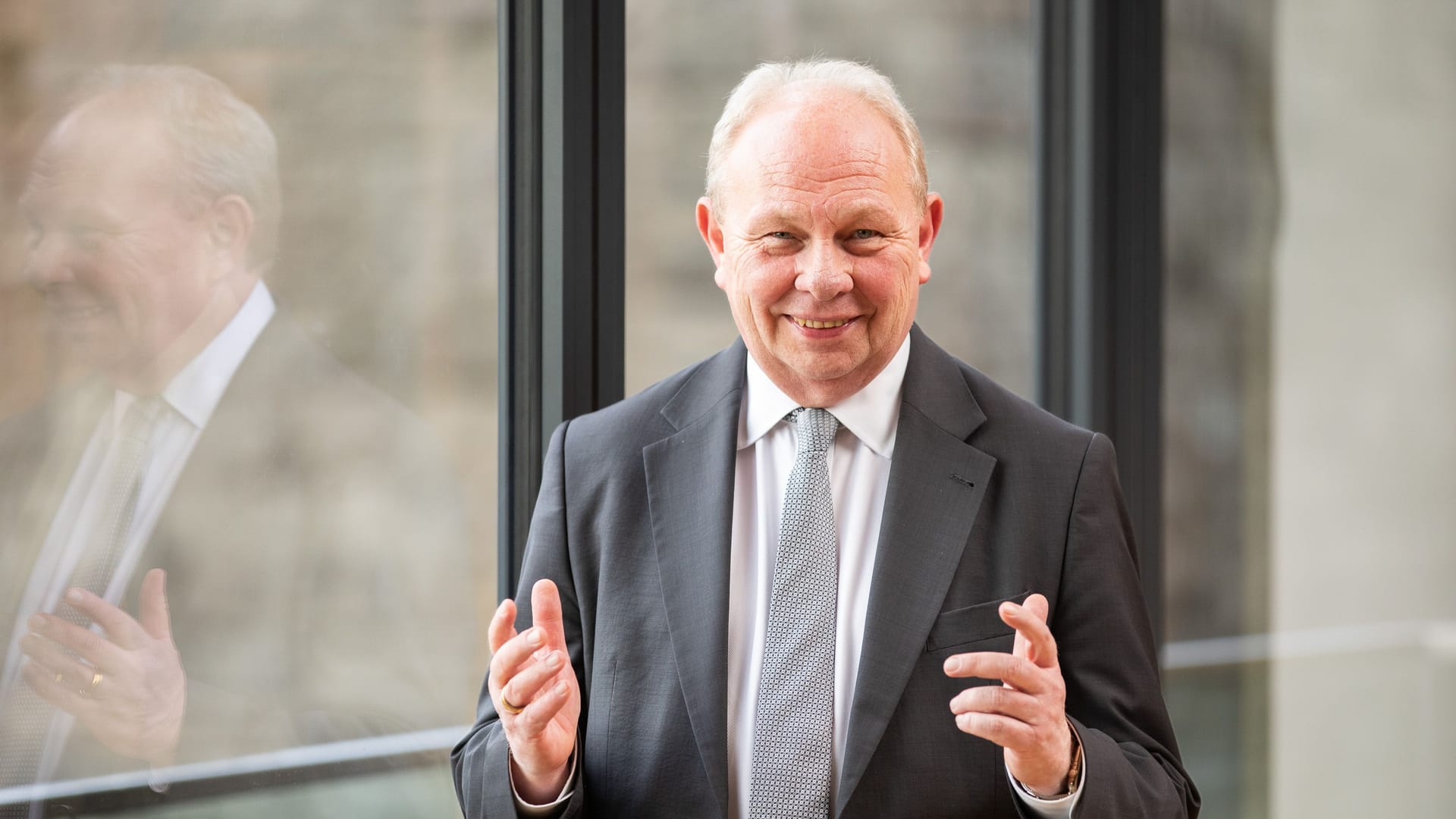 Der DEVK-Vorstandsvorsitzende Gottfried Rüßmann: Er will den Büroturm am Rhein doch nicht bauen.