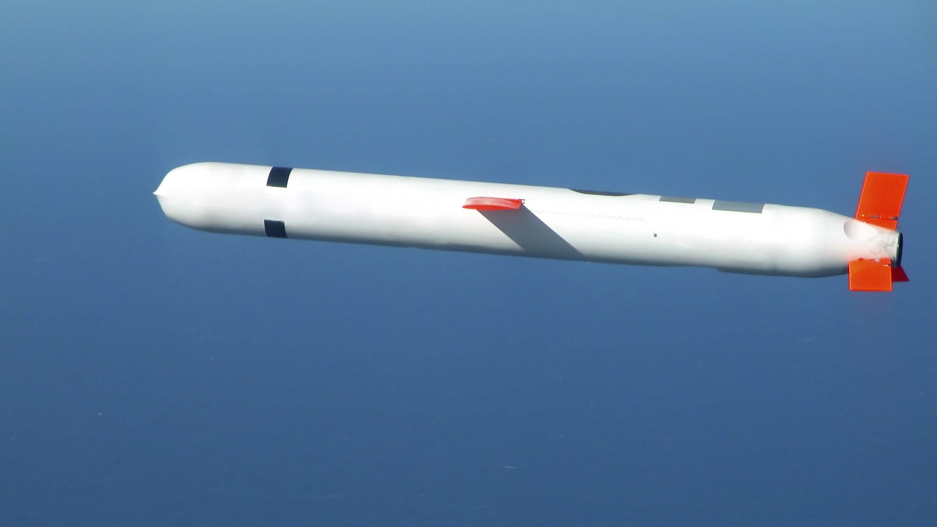 Ein Tomahawk-Marschflugkörper in der Luft (Symbolbild).