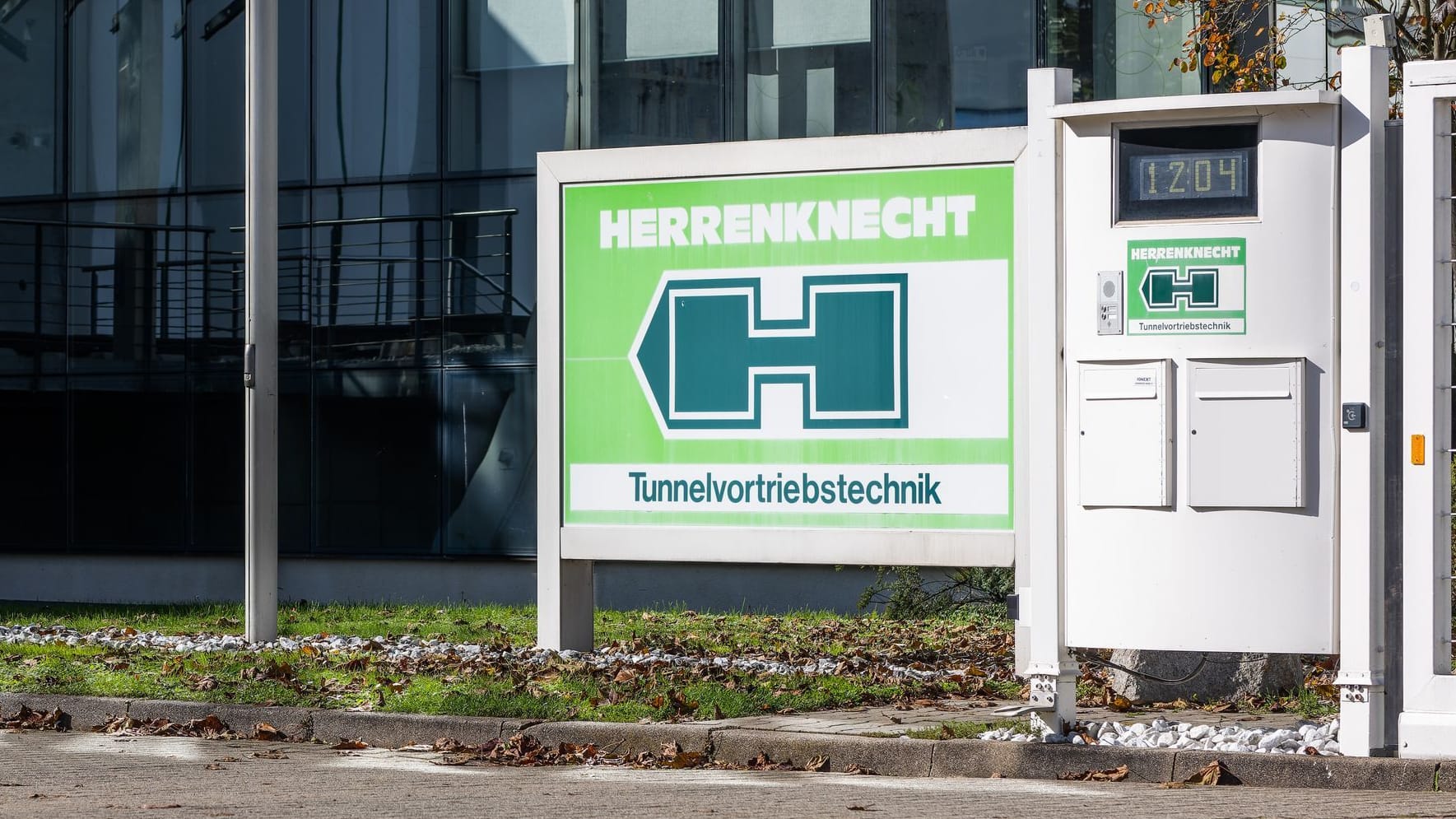 urn:newsml:dpa.com:20090101:251015-935-893882 urn:newsml:dpa.com:20090101:251015-935-893882