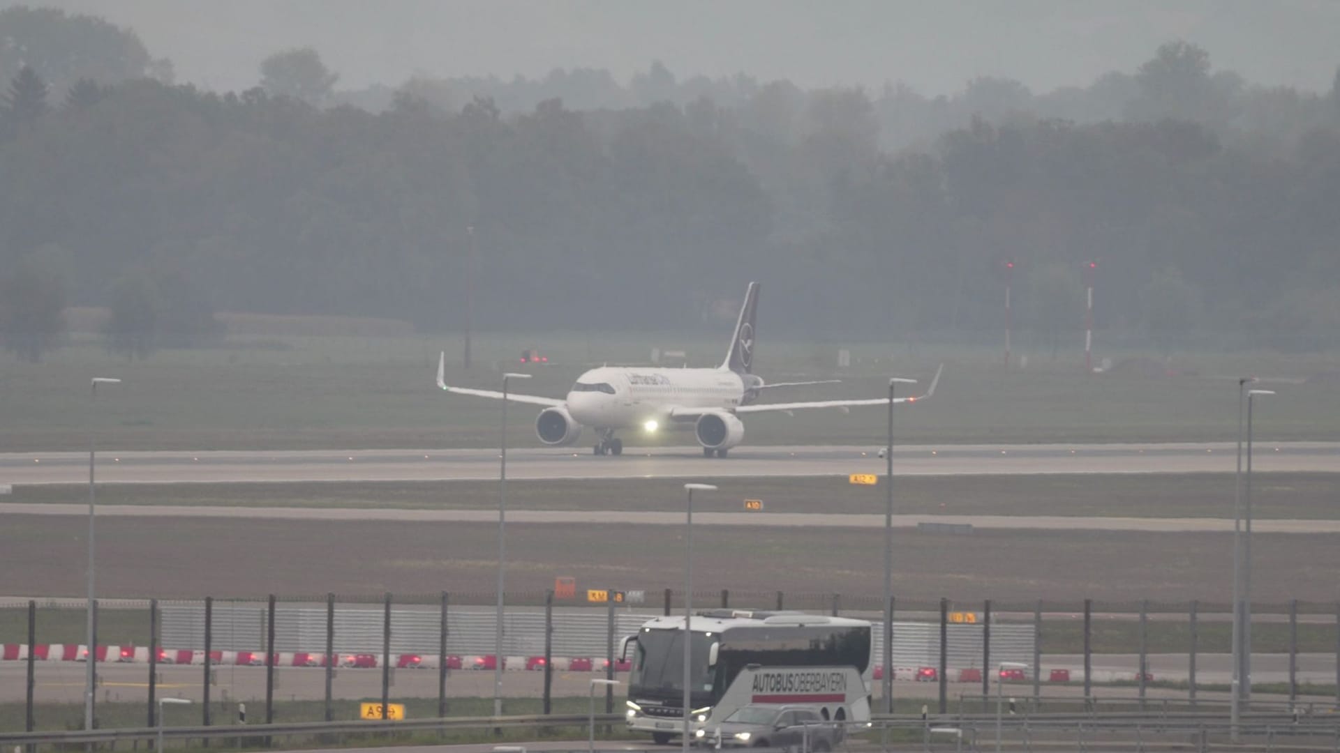 Nach Drohnensichtung am Flughafen München - Flugbetrieb Nach Drohnensichtung am Flughafen München - Flugbetrieb