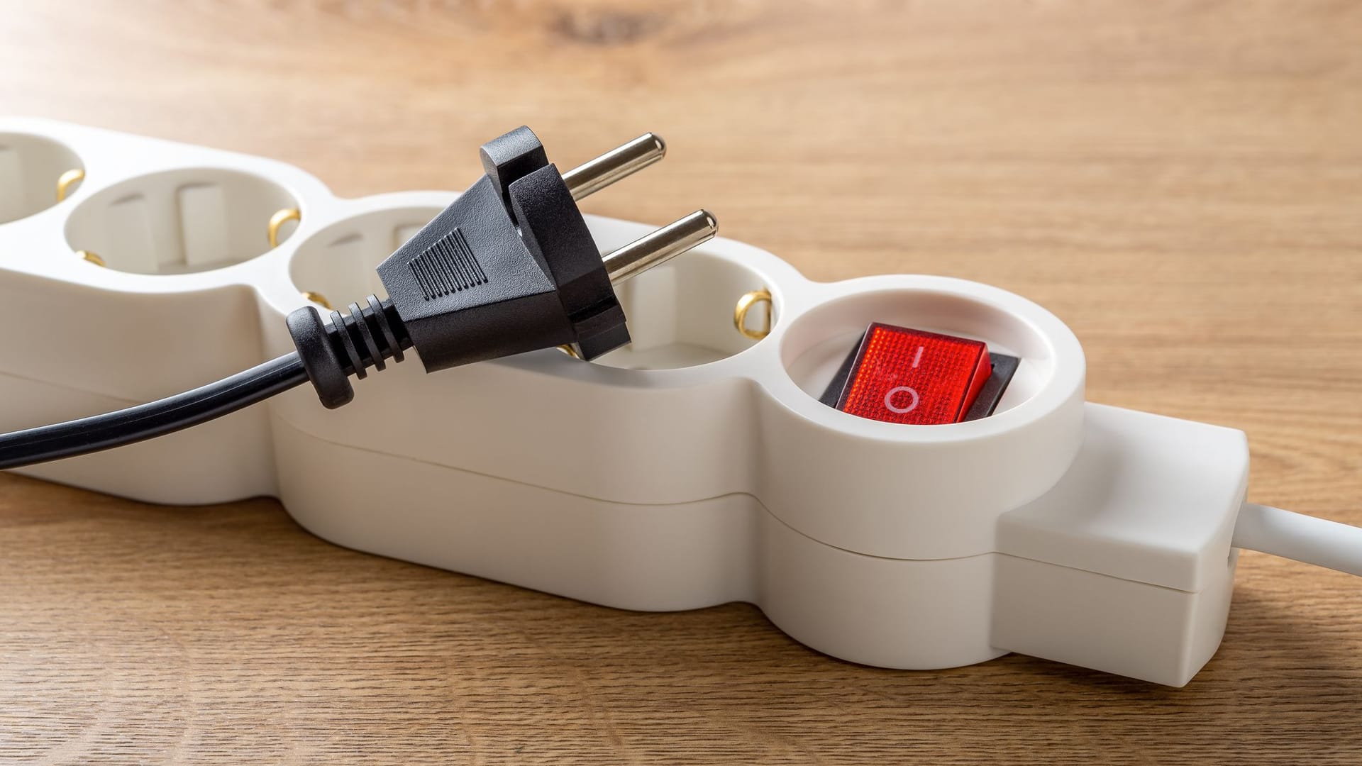 Stecker: Die Strompreise können 2026 spürbar sinken. (Symbolbild) Stecker: Die Strompreise können 2026 spürbar sinken. (Symbolbild)