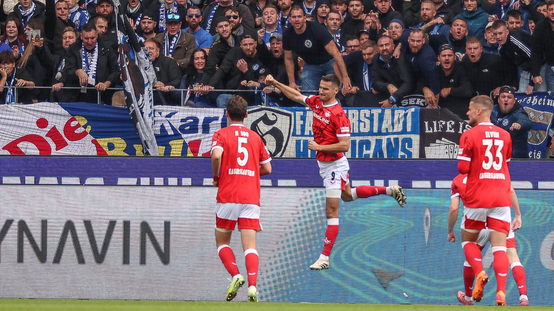 Ivan Prtajin (in der Luft): Der Korate traf mit der Hacke. Ivan Prtajin (in der Luft): Der Korate traf mit der Hacke.