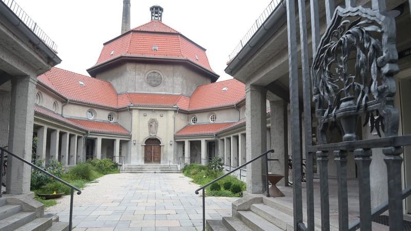 Das ehemalige Krematorium im Wedding (Archivbild): Im Silent Green Kulturquartier ist am Freitag Wim Wenders auf dem roten Teppich zu sehen.