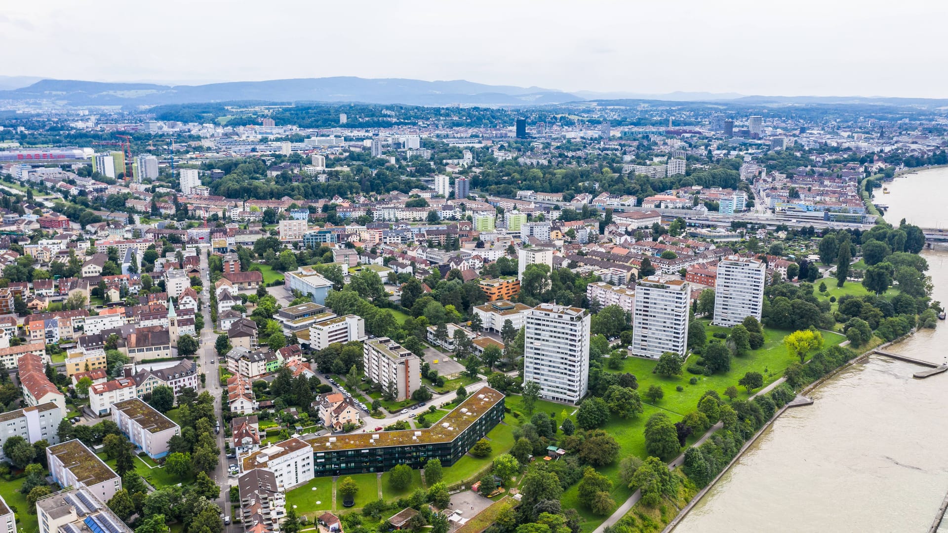 Die Stadt Birsfelden im Schweizer Kanton Basel-Landschaft zählt knapp 10.500 Einwohner.